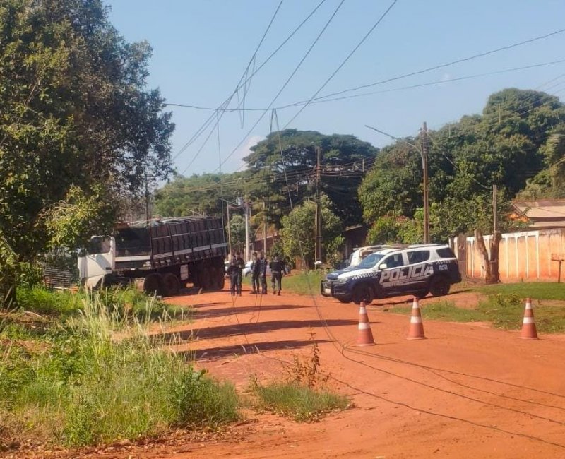 IVINHEMA: CARRETA COM GRANDE QUANTIDADE DE MACONHA É ABANDONADA APÓS FUGA DO MOTORISTA
