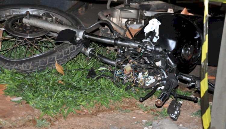Acidente deixa dois jovens mortos de dois gravemente feridos.