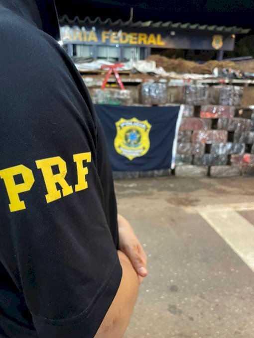 PRF apreende em MT caminhão de Dourados com uma tonelada de droga.