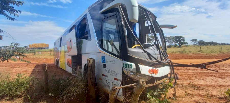 Nova Andradina: Condutor de caminhão que se envolveu em acidente com ônibus morre no Hospital Regional
