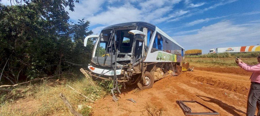 Nova Andradina: Condutor de caminhão que se envolveu em acidente com ônibus morre no Hospital Regional