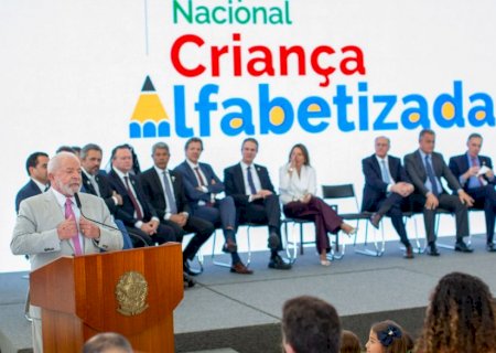 Governo deve investir R$ 3 bilhões para alfabetização na idade certa