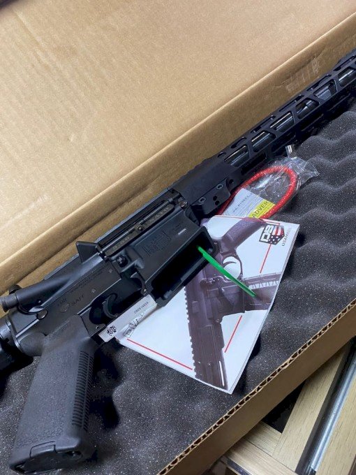 Polícia apreende 28 fuzis em ação contra empresa suspeita de venda irregular de armas em Dourados