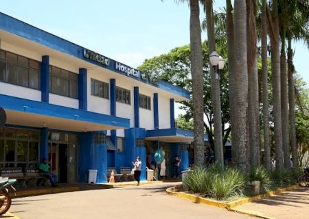 Mulher fica em estado grave após levar facada da filha em chácara