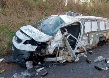 Van com placas de Ivinhema se envolve em acidente com uma vítima fatal no Paraná.