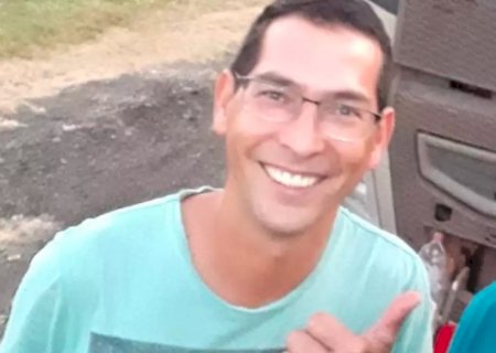 Homem é morto com dois tiros após ser chamado no portão de casa.