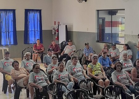 Angélca - Palestra orienta idosos sobre a campanha Junho Prata