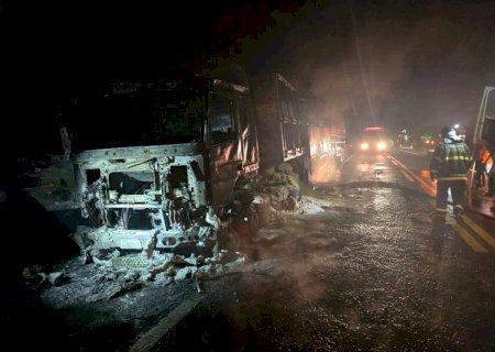 Nova Andradina - Carreta pega fogo na rodovia MS - 134