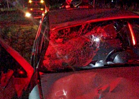 Homem que usava muletas morre atropelado por carro em rodovia