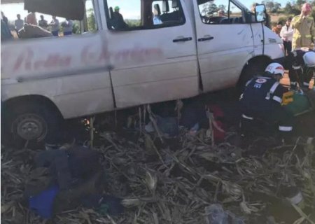 Morador de Itaquiraí morre em acidente com van com 14 pessoas no Estado do PR