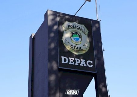 Mãe é jogada no chão, leva chutes e socos e denuncia agressão da filha