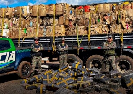 Irmãos são presos com mais de 1,7 tonelada de maconha escondida em carreta de recicláveis