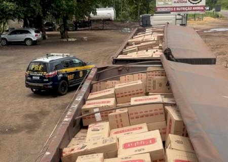 PRF apreende 600 mil maços de cigarros na BR - 262
