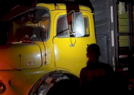 Motociclista morre após colisão com caminhão boiadeiro na MS-384, em Bela Vista