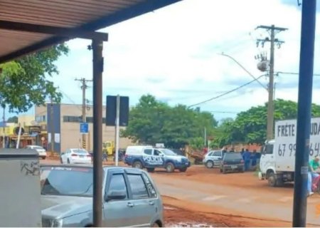 Mulher tenta matar homem a tiros e Força Tática encontra indícios de comércio de drogas em residência