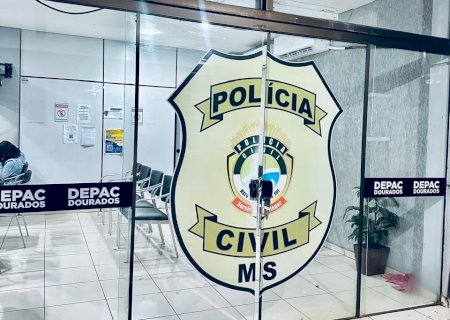 Motorista embriagada é presa após fugir de acidente e chutar policiais
