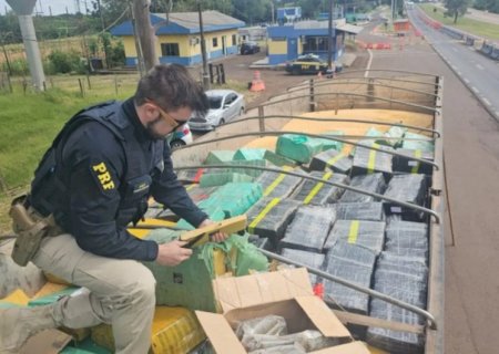 Casal de MS é preso no Paraná com mais de 5 toneladas de maconha