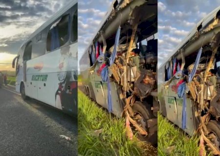 Colisão entre carreta e ônibus deixa uma morta e vários feridos; motorista é preso por homicídio doloso
