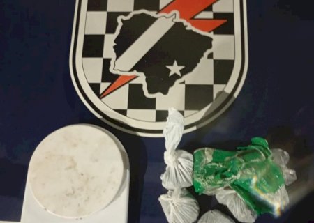 Jovem é preso por tráfico de drogas pela Polícia Militar em Nova Andradina