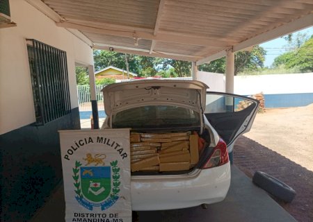 Ivinhema - Polícia Militar apreende mais de 500 kg de maconha no distrito, em Amandina