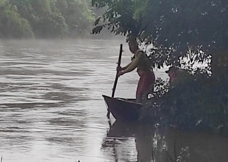 Família reconhece mochila encontrada no Rio Vacaria após queda de caminhão
