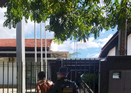 Ivinhema - Discussão em carvoaria termina com um homem esfaqueado