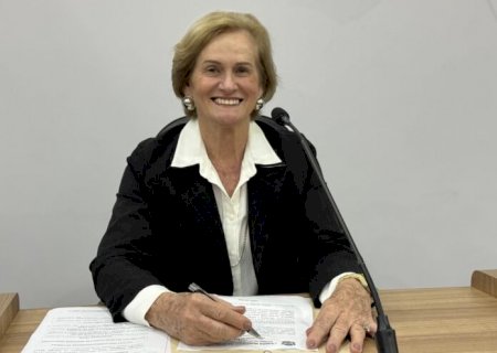 Professora Denir pede veículo tipo Van ou Micro-ônibus para transporte de pacientes