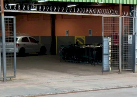 Polícia investiga confusão por caixinha de cerveja que terminou com funcionária de supermercado baleada