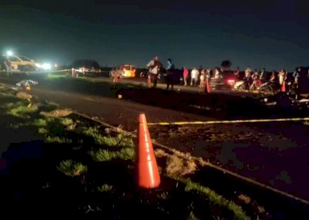Jovem é arremessado de moto e morre após batida em rotatória