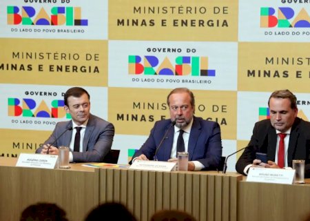 Governo cria subsídio de até R$ 0,89 para segurar preço da gasolina