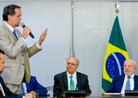 Lula assina medida provisória e zera “taxa das blusinhas” em compras internacionais