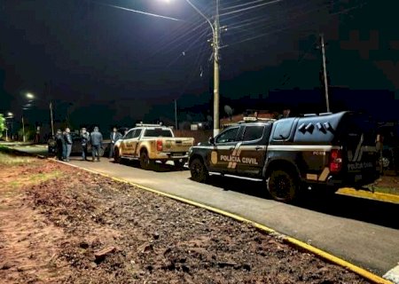 Dupla de capacete invade casa pelos fundos e mata homem com 6 tiros de pistolas
