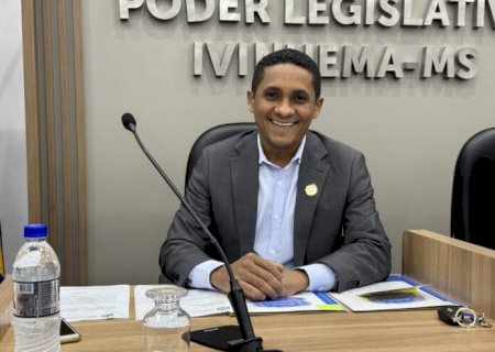 José Wilson solicita instalação de cobertura permanente no palco da praça central e que o escritório da SANESUL mantenha-se aberto para atendimento no horário de almoço