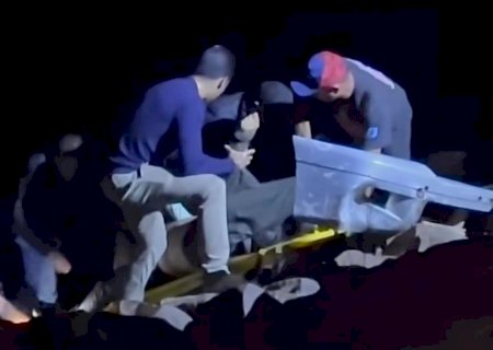 Veículo cai no Rio Paraná após acidente, deixa uma vítima fatal e dois sobreviventes
