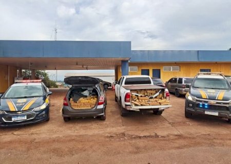 Veículos abarrotados com maconha são apreendidos após perseguição