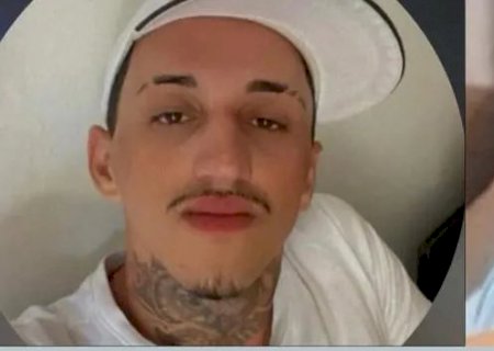 Dois jovens são executados a tiros dentro de um veículo