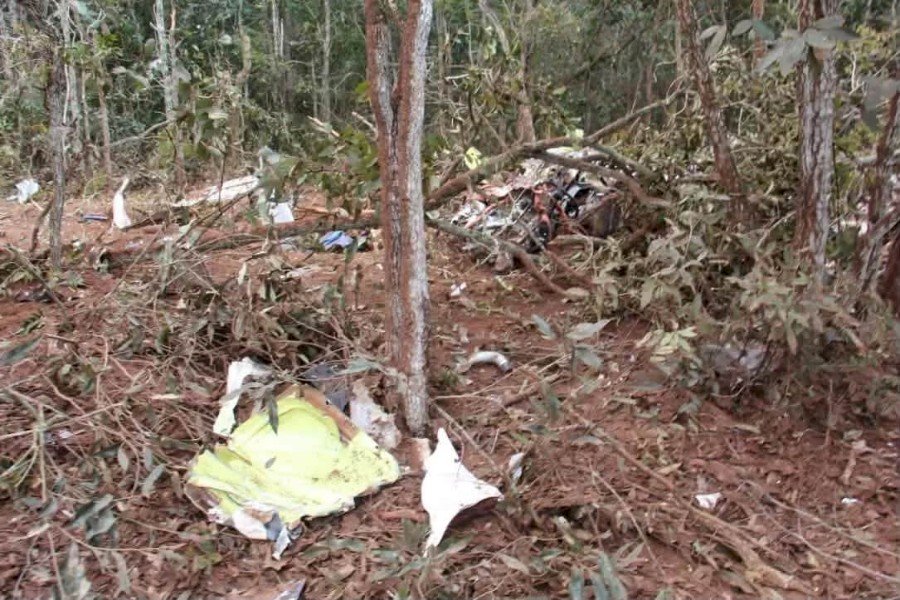 Duas pessoas morrem após queda de avião logo depois da decolagem