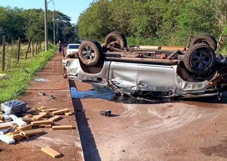 Suspeito perde controle e capota veículo com carga de maconha durante fuga