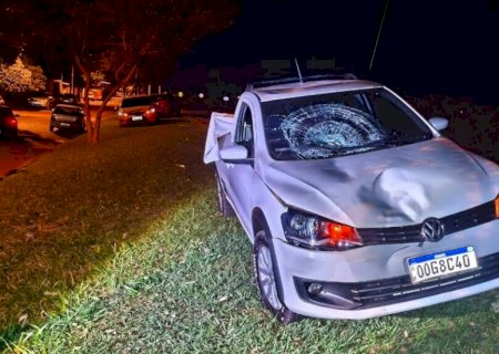 Homem morre atropelado e corpo vai parar na carroceria de Saveiro
