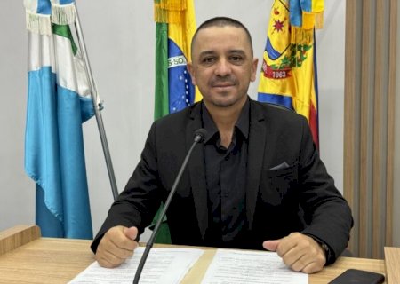 Vagner Policia solicita construção de praça pública com quadra de areia, campo de futebol e pista de caminhada no bairro Jardim Aeroporto e construção de um Centro Poliesportivo (Ginásio de Esportes) no município