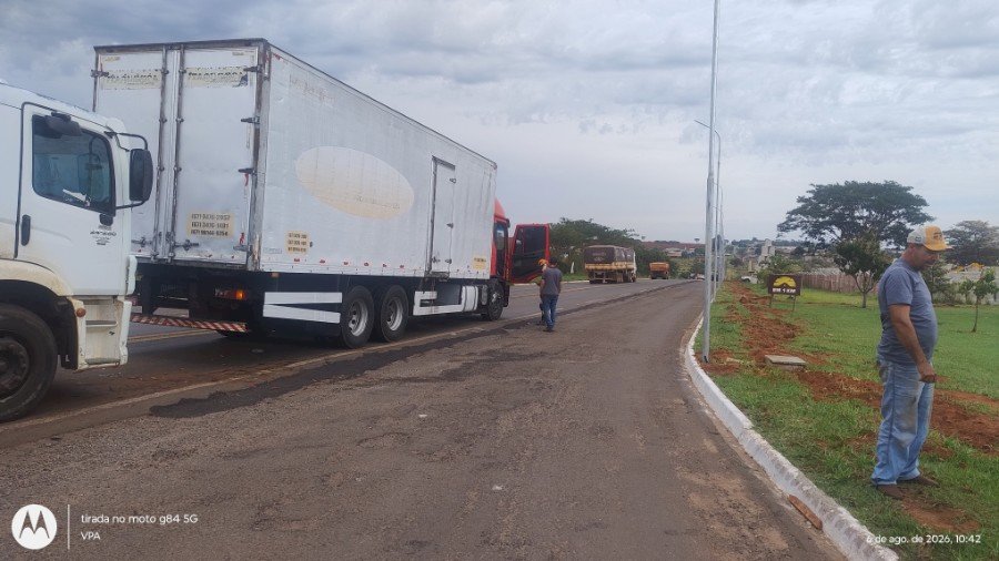 Ivinhema: Engavetamento na BR - 376 envolvendo quatro caminhões em frente a rotatória do Eco Park