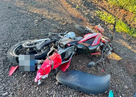 Acidente envolvendo moto e carreta deixa uma pessoa morta entre Tacuru e Amambai