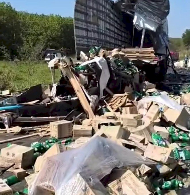 ACIDENTE ENTRE CARRETAS DEIXA DUAS PESSOAS MORTAS NA BR-158 EM MS