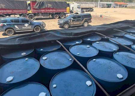 Receita e PF apreendem 15 toneladas de produto usado para fabricar cocaína na fronteira do Brasil com a Bolívia