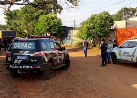 Homem é morto a facadas embaixo de árvore em Campo Grande