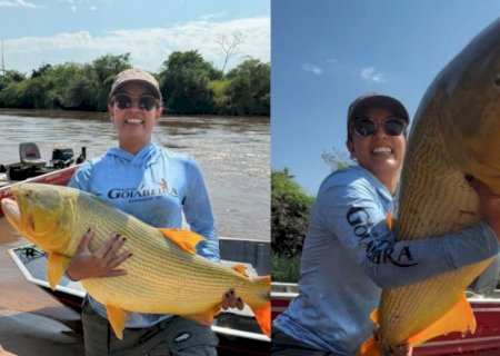 Empresária fisga peixe dourado gigante de 18 kg em rio de Mato Grosso do Sul