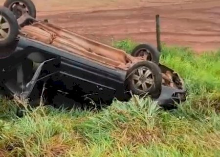 Motorista é encontrado morto após capotar veículo entre Ipezal e Deodápolis