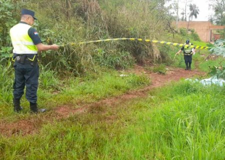 Sem os braços e as pernas, corpo carbonizado é jogado em matagal na fronteira Brasil com Paraguai